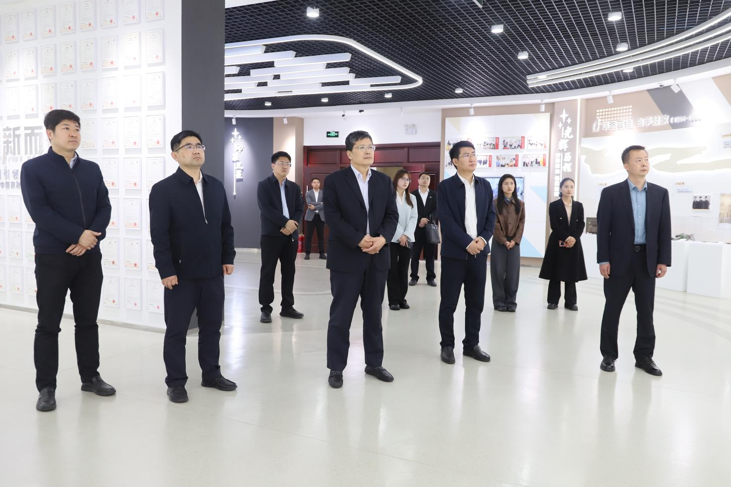 濱州市委市直機(jī)關(guān)工委副書記、三級調(diào)研員張榮堂帶隊(duì)來山東三星集團(tuán)調(diào)研