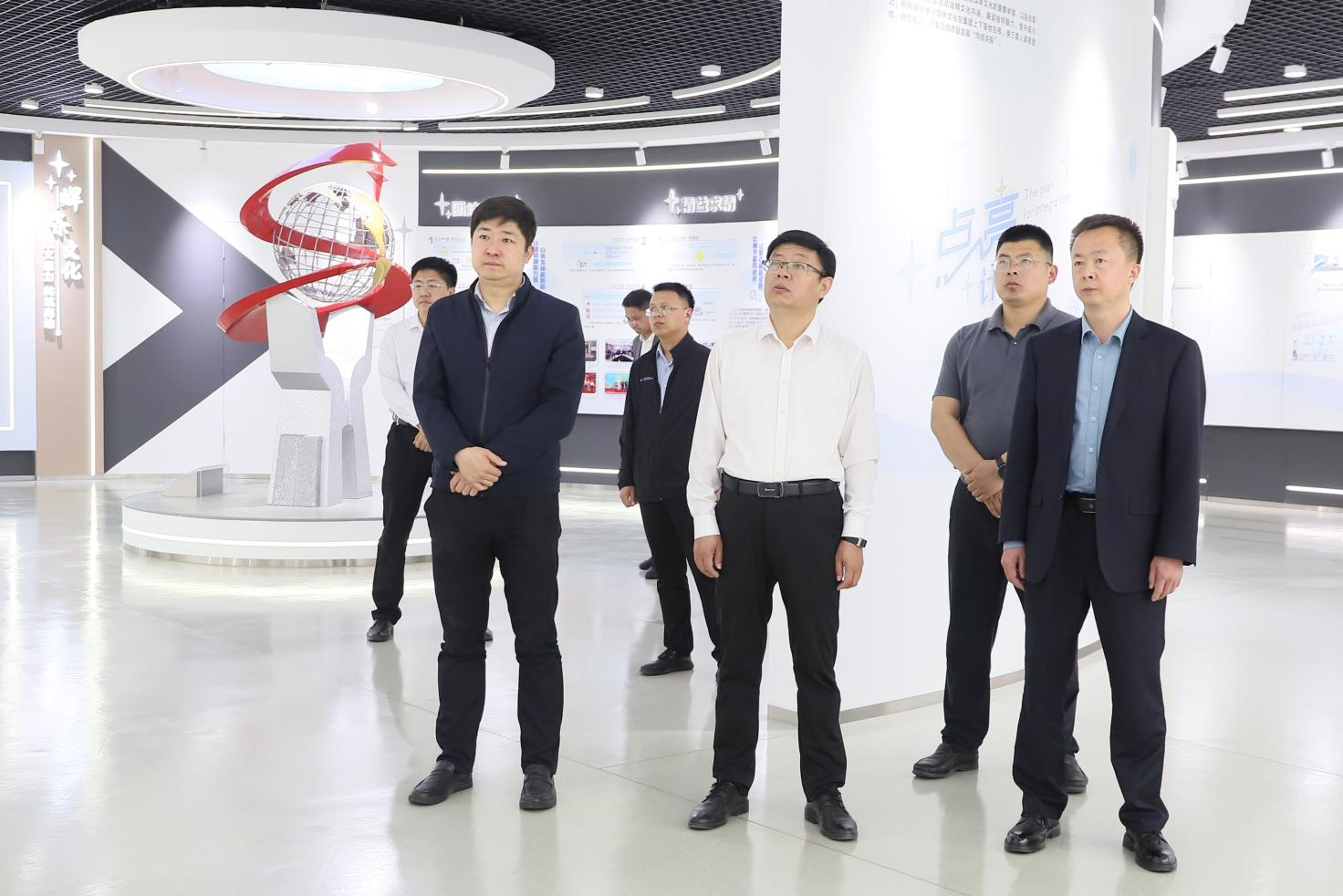 鄒平市委社會(huì)工作部部長、市委“兩新”工委書記李偉來山東三星集團(tuán)調(diào)研